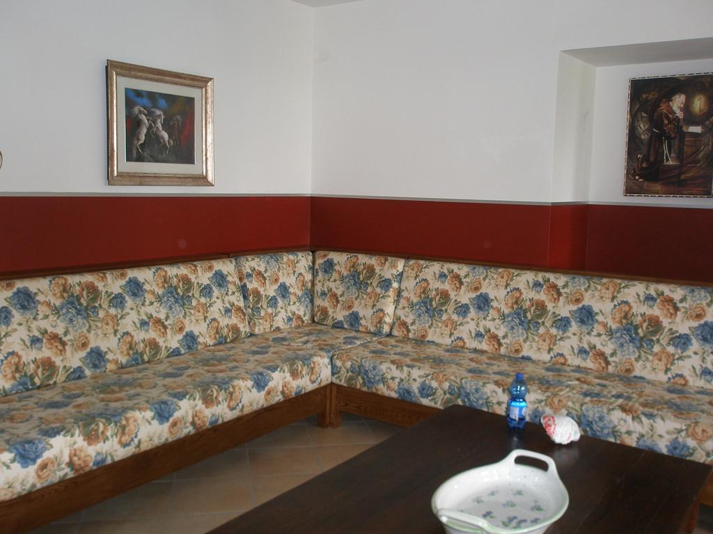 Convento Cappuccini Casa S. Paolo Hotell Viterbo Rum bild